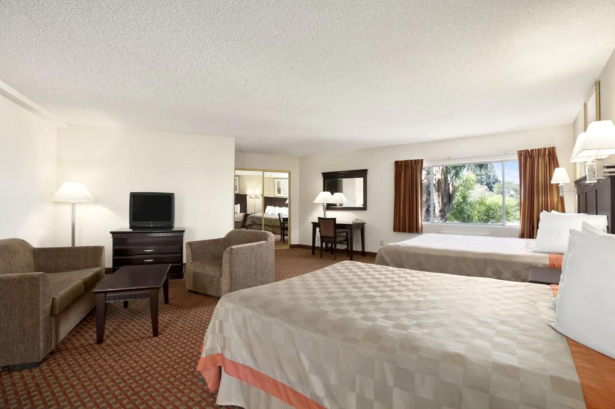 Days Inn & Suites By Wyndham Rancho Cordova Exterior photo