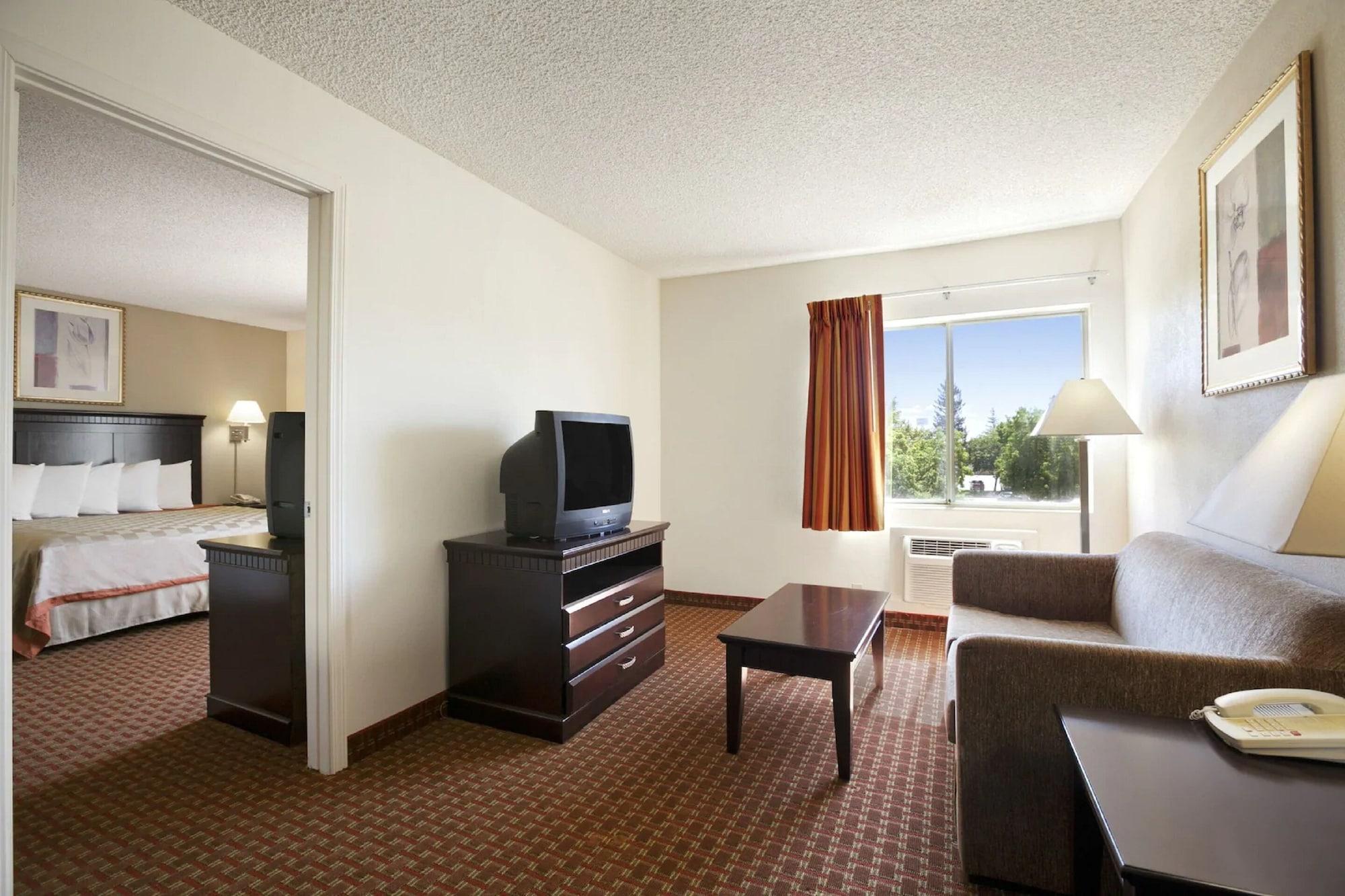 Days Inn & Suites By Wyndham Rancho Cordova Exterior photo