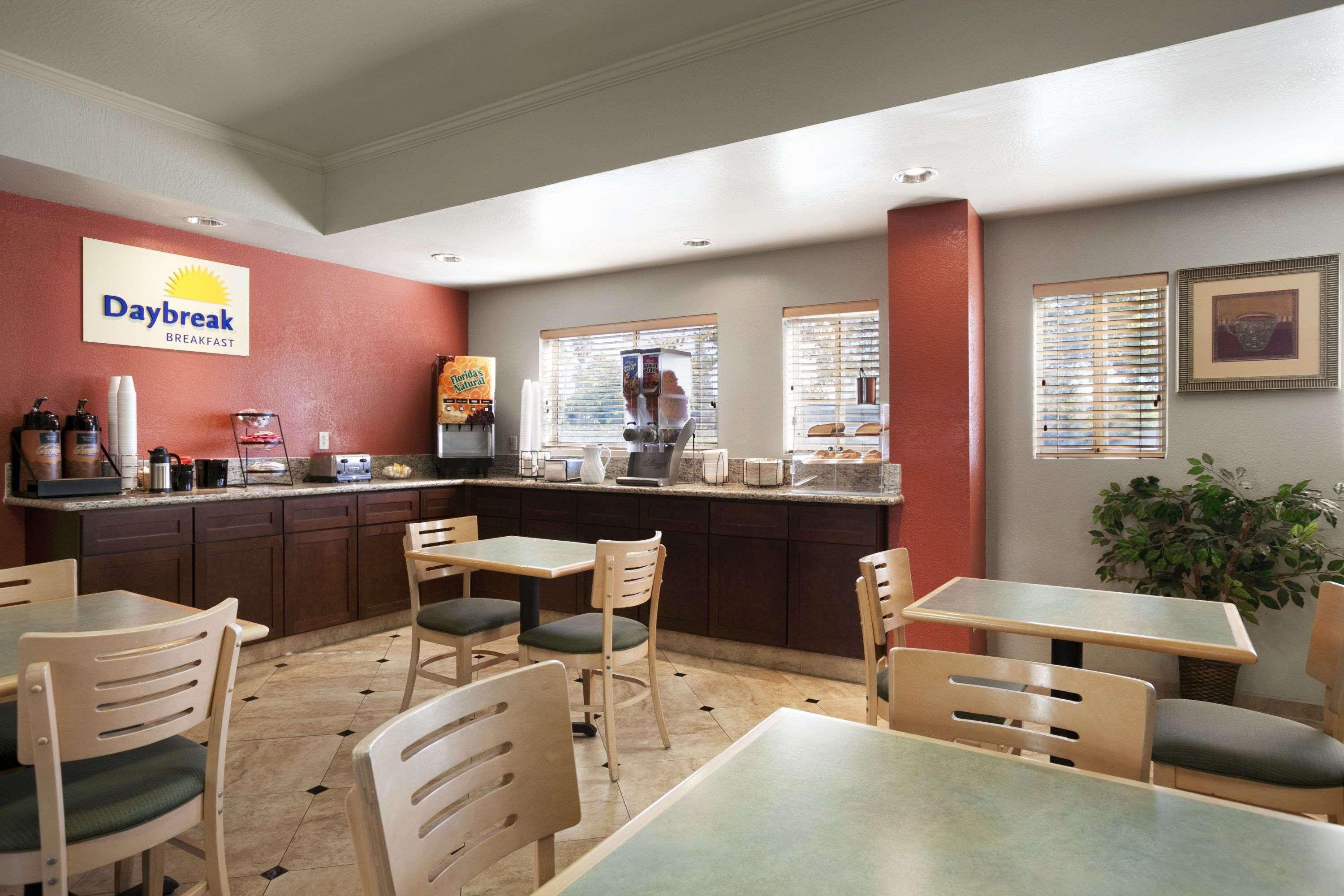 Days Inn & Suites By Wyndham Rancho Cordova Exterior photo