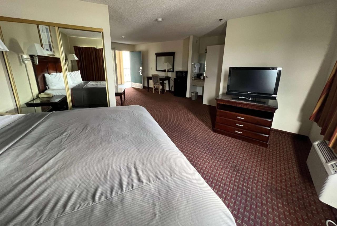 Days Inn & Suites By Wyndham Rancho Cordova Exterior photo
